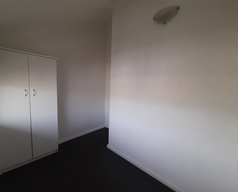 8 Bedroom Property for Sale in Uitzicht Western Cape